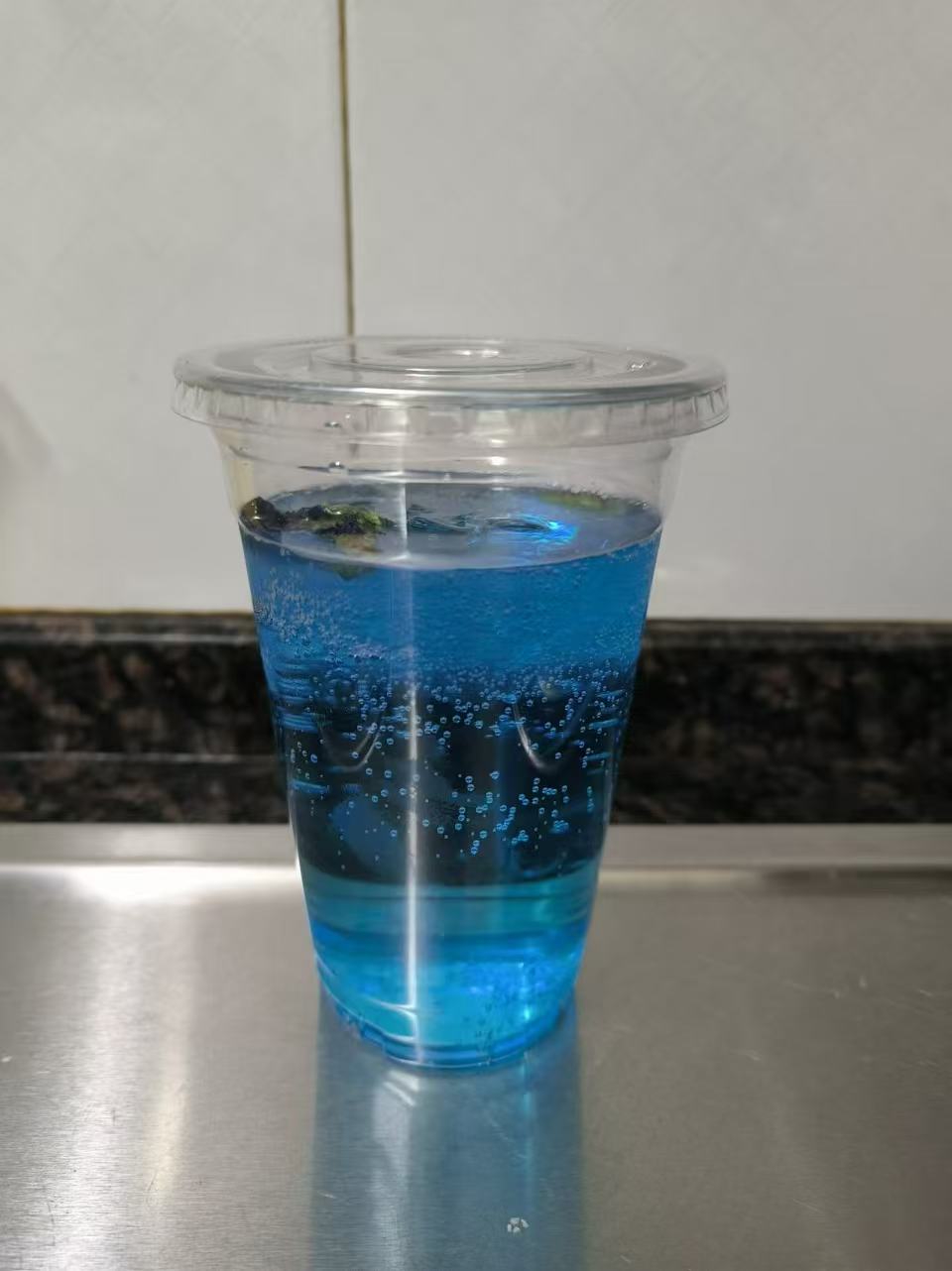`夏日餮宴`<br />= 雪碧 + 蓝精灵 + 蝶豆花